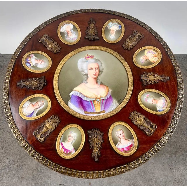 19th C French Louis XVI Mahogany & Bronze w Sèvres Style Portraits Salon Table - Table de milieu This exceptional 19th-...