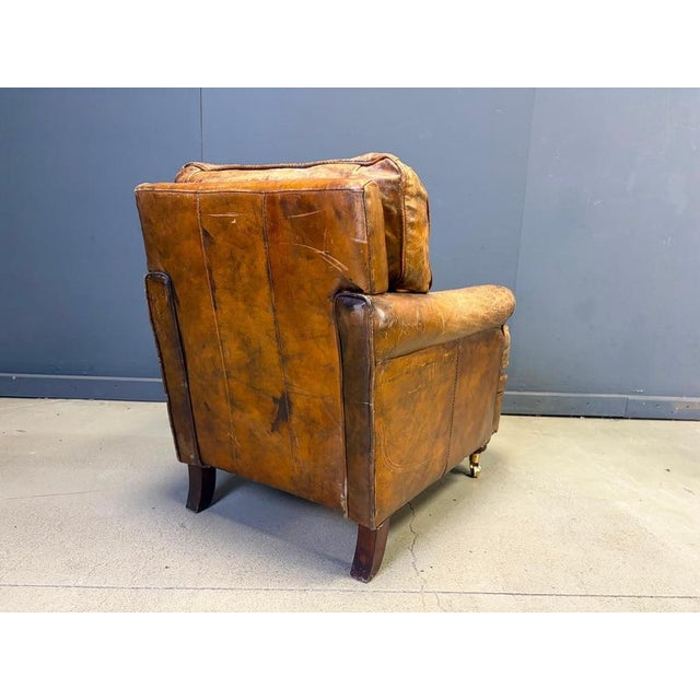 Stunning vintage club chair with an amazing patina. very comfy and strudy with the right ear, great add on for your living...