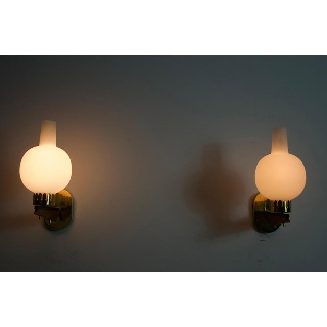 Stilnovo Mid-Century Brass and Opaline Wall Lamps attributed to Stilnovo, Italy, 1960s, Set of 2 For Sale - Image 4 of 11