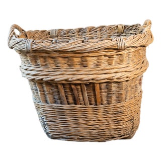 Early 20th Century French Wicker Grape Harvesting Basket For Sale