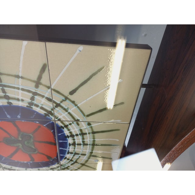 Coffee table with 2 vintage trays from the 60s and 70s, very beautiful curvy design, round upper tray in thick transparent...