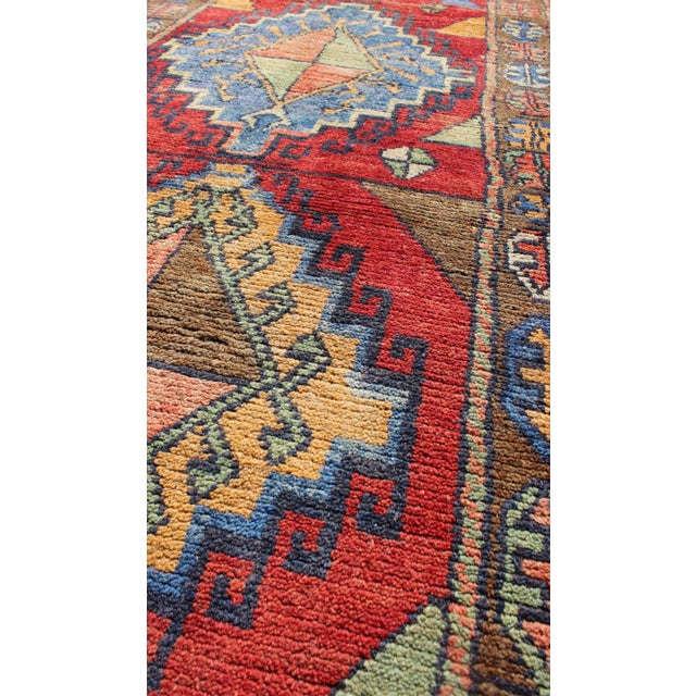 1920s Colorful Antique Turkish Oushak With Geometric Tribal Design in Brilliant Red For Sale - Image 5 of 7