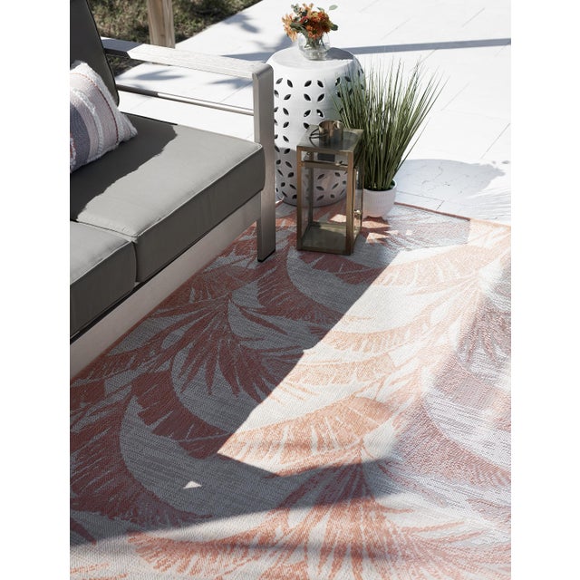 Textile Momeni Contemporary Indoor/Outdoor Riviera Palm Rug in Coral, 5'3" x 7' For Sale - Image 7 of 9