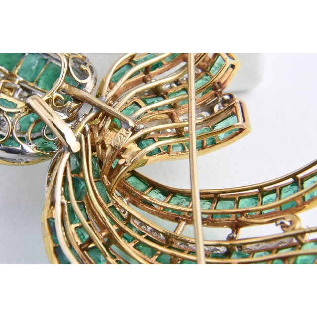 Mid 20th Century Retro Diamond Emerald Gold Brooch and Earrings - 3 Pieces For Sale - Image 5 of 10