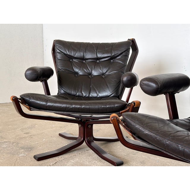 Falcon Chairs in Black Leather by Sigurd Ressell, Norway, 1970s, Set of 2 For Sale - Image 6 of 10