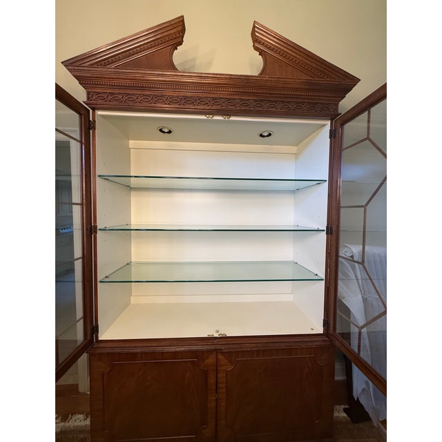 Chippendale Late 20th Century Baker Historic Charleston Collection Chippendale Carved Mahogany China Cabinet For Sale - Image 3 of 9
