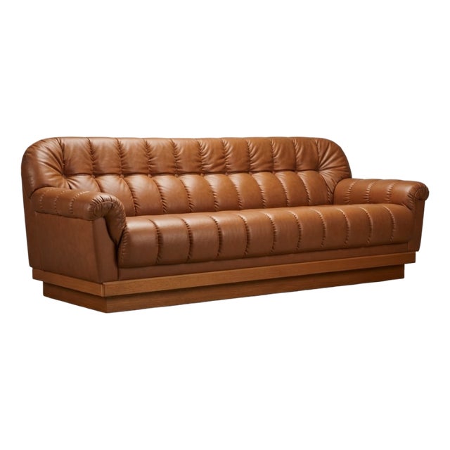 Mid-Century Modern Hungarian Tufted Leather Sofa, 1970s For Sale
