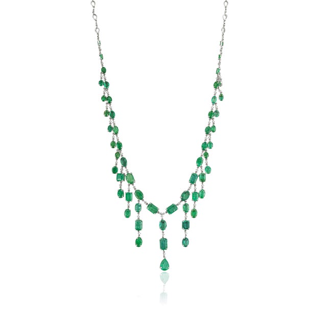 18k White Gold 22.17ct Natural Emerald Chandelier Vintage Necklace With Diamonds For Sale In New York - Image 6 of 16