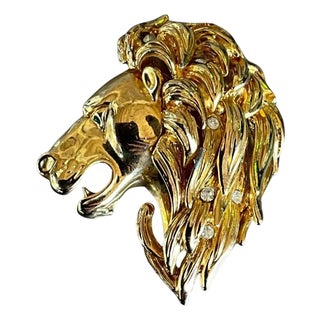 Vintage Lion's Head Gold Tone Brooch With Rhinestone Eye For Sale