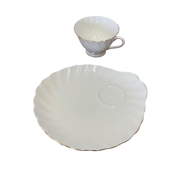 Tuscan Fine English Bone China Tennis Sets - Teacups With Elongated Saucers - Complete Set of 16 This lovely set features...