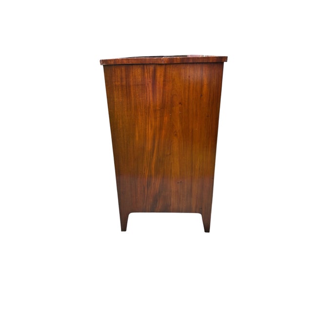 Early 19th Century Federal Chest of Drawers For Sale - Image 4 of 11