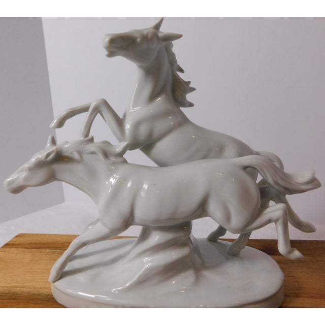 White Carl Scheidig Galloping Horses – Gräfenthal German Porcelain Sculpture For Sale - Image 8 of 18