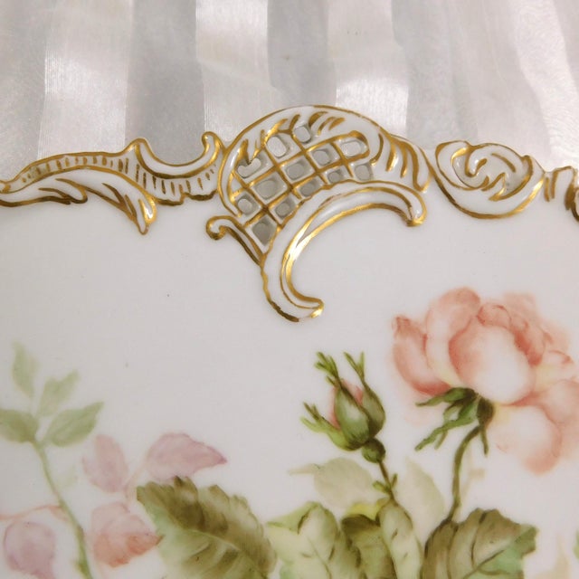 Contemporary 1930s Leonard Vienna Austria White Plate With Pink Flowers and Reticulated Rim For Sale - Image 3 of 9