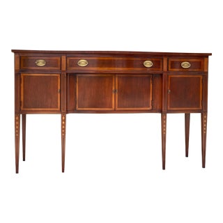 1980s Hickory Manufacturing Company American Masterpiece Collection Hepplewhite Style Mahogany Sideboard For Sale
