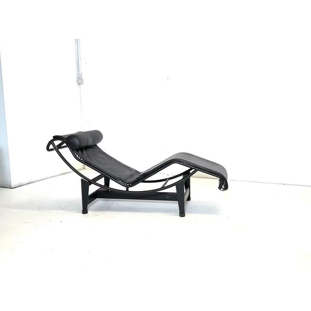 Manufacturer: Cassina Model: LC4 Early Production Color: All Black Dimensions: Width: 160 cm, Depth: 56 cm, Height: 69 cm...