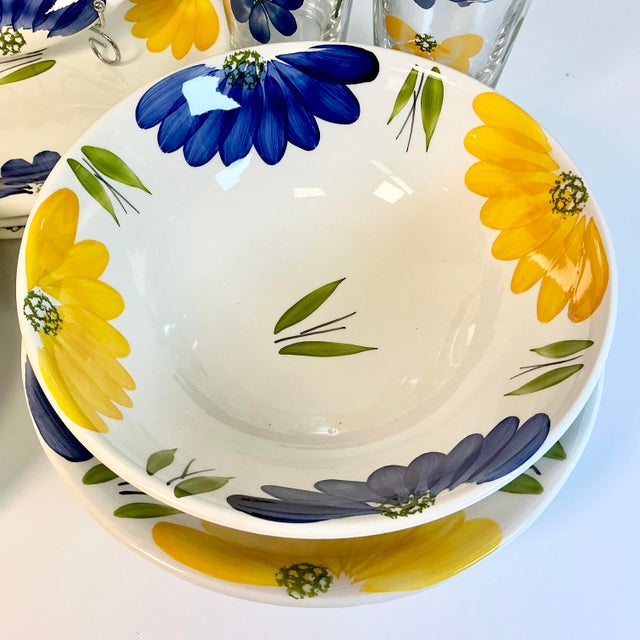 Canary Yellow 1980s Vintage Coastal Mediterranean Italian Daisy Flora Dinnerware - Set of 17. For Sale - Image 8 of 17
