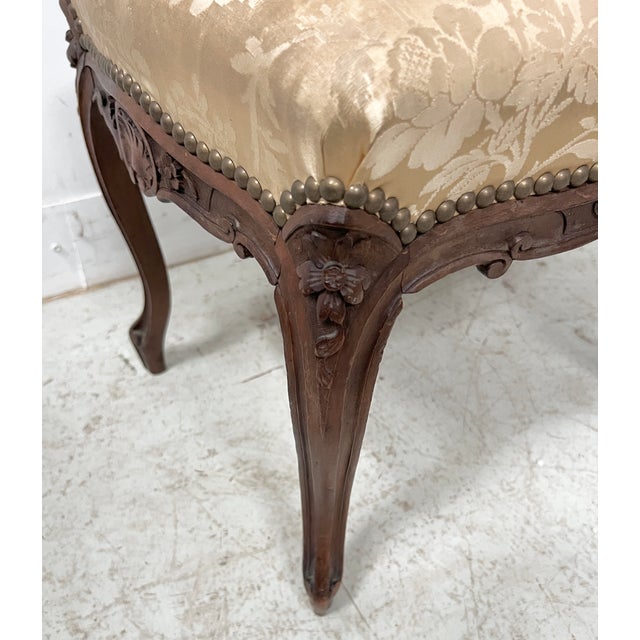 Louis XV Style Stool in Walnut, 1900s For Sale - Image 3 of 11