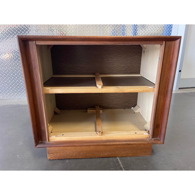 Vintage Dillingham Walnut Nightstand / Two Drawer MCM Side Table For Sale - Image 12 of 12