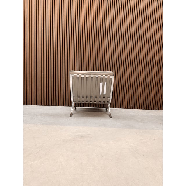 Modern Barcelona Chair in Light Grey Volo Leather by Ludwig Mies van der Rohe for Knoll Inc. / Knoll International, 2010s For Sale - Image 3 of 6