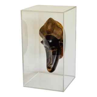 20th Century Baule Portrait Mask in Lucite Museum Display For Sale