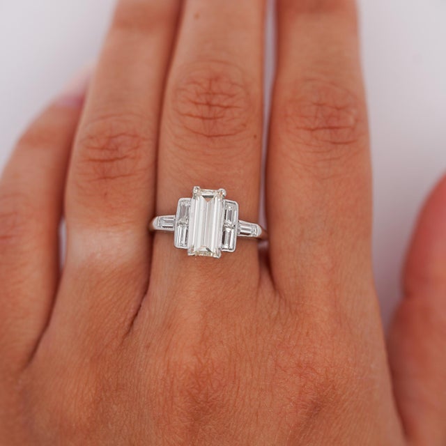 1930s Gia Certified 1.56 Carat Long Emerald Cut Diamond Vintage Art Deco Platinum Ring, Size 5 For Sale In Miami - Image 6 of 12