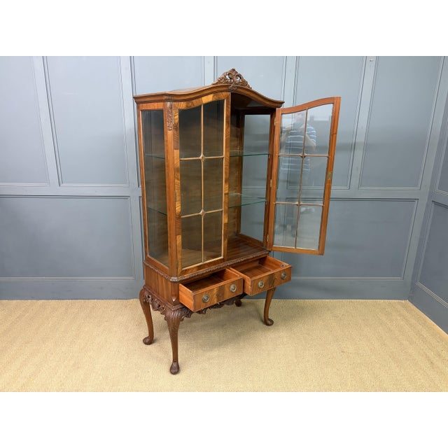 Queen Anne Display Cabinet by Maple & Co., 1930 For Sale - Image 12 of 18