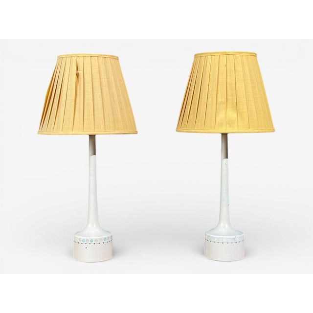 Hans-Agne Jakobsson, Swedish Mid-Century Modern, Table Lamps, Painted Wood, Sweden, 1950s Pair of painted wood model B45...