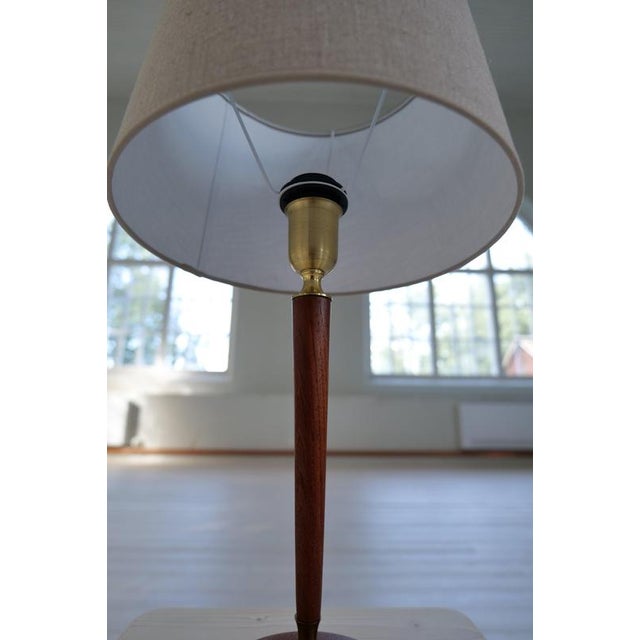 Wood Mid-Century Teak and Brass Table Lamp attributed to Göteborgs Armaturhantverk, Sweden, 1950s For Sale - Image 7 of 9