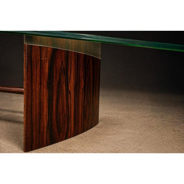 Joaquim Tenreiro Rosewood & Crystal Coffee Table — Organic Form, Brazil, 1960s For Sale - Image 16 of 18