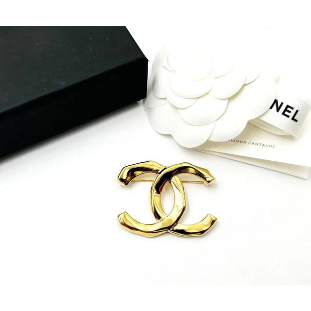 This is part of Chairish’s Costume Jewelry assortment. Chanel Brand New Gold Bended CC Brooch *Marked 23 *Made in France...