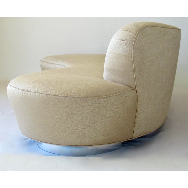 Almond C.1978-80's Attributed to Vladimir Kagan for Directional Serpentine Sofa With "To the Trade," Kravet Textile For Sale - Image 8 of 18
