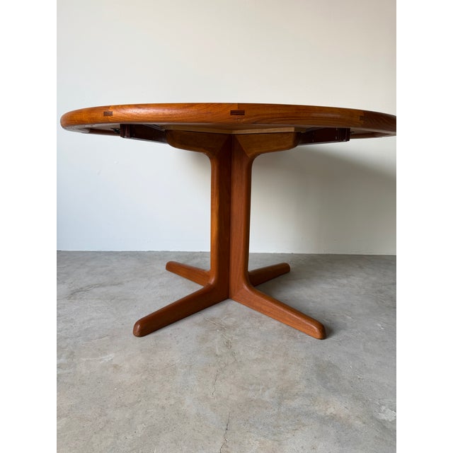 Mid-Century Modern 1970s Mid-Century Danish Modern Teak Expanding Round- Oval Dining Table For Sale - Image 3 of 18