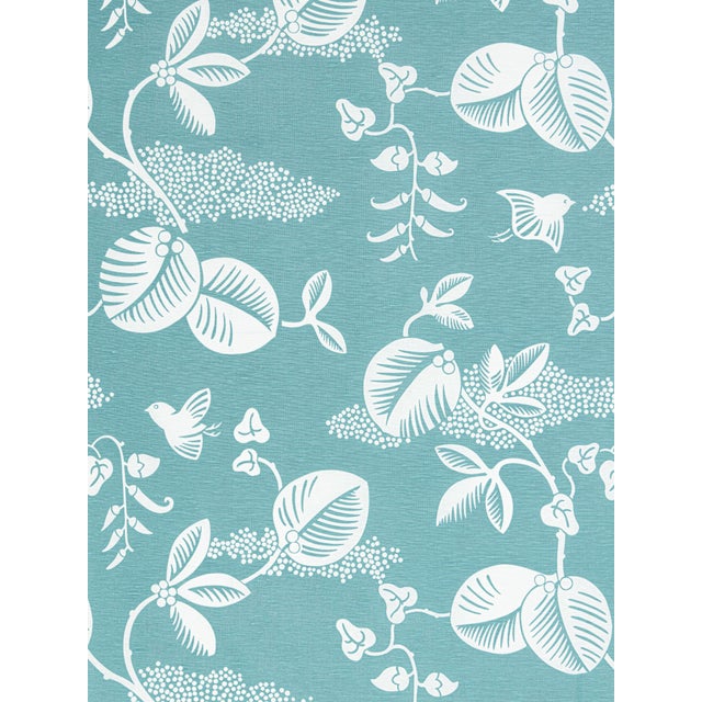 Hinson re-enters the limelight with a show-stopping debut collection under the Scalamandré name. COLOR POP!, a collection...