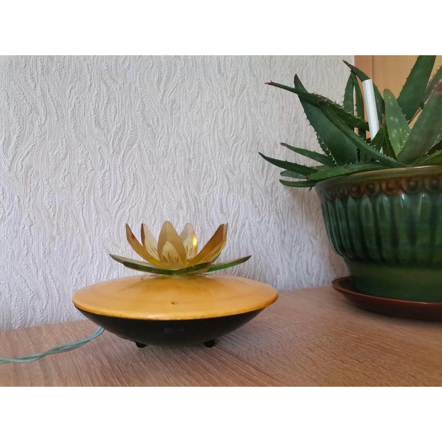 Mid-Century Modern Small Eastern European Acrylic & Plastic Water Lily or Lotus Night Lamp, 1970s For Sale - Image 3 of 14