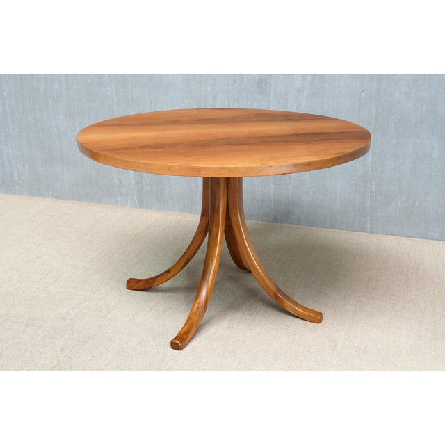 Brown Sculptural Round Dining Table in Walnut by Osvaldo Borsani for Atelier Borsani Varedo, 1945 For Sale - Image 8 of 15