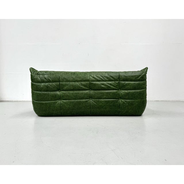 French Three-Seater Togo Sofa in Forest Green Leather by Michel Ducaroy for Ligne Roset. For Sale - Image 10 of 11