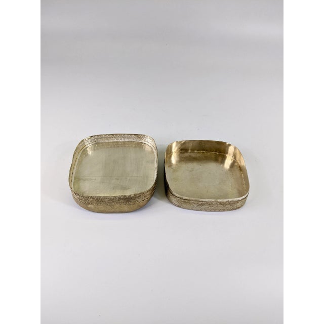 Chinese 19th Century Chinese Small Blue and White Porcelain Shard Jewelry Box For Sale - Image 3 of 5