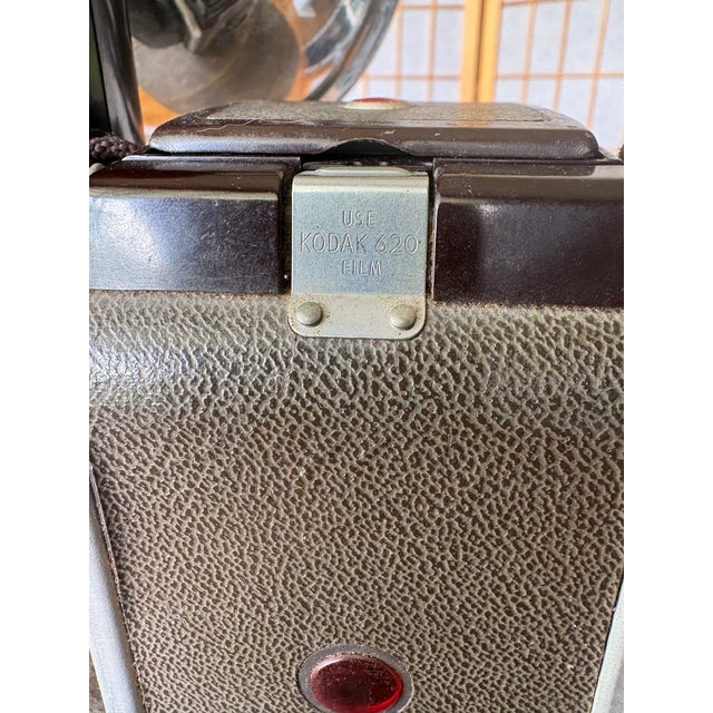 Plastic Vintage Kodak Duaflex IV Camera With Kodalite Flasholder – Mid Century Twin Lens Reflex Camera Decor For Sale - Image 7 of 8