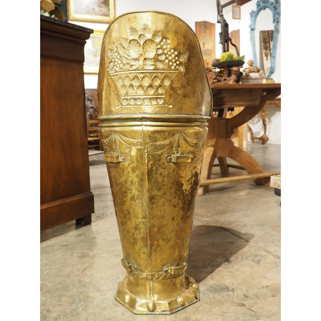 19th Century French Polished Brass Ceremonial Wine Harvest Hotte For Sale - Image 9 of 12