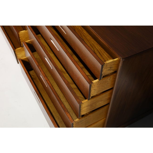 Mid 20th Century Pair of Mid 20th Century Nightstands in Mahogany by Edward Wormley for Dunbar For Sale - Image 5 of 11