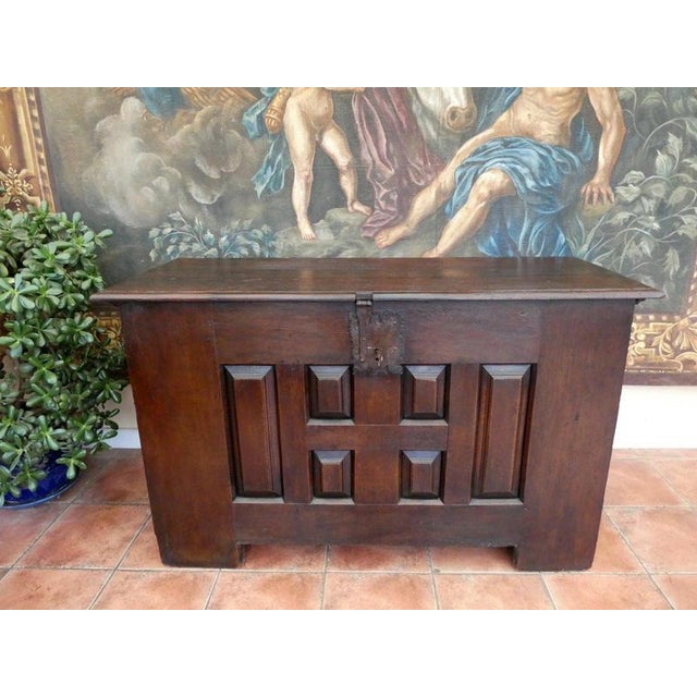 Fine Early 17th Century German Oak Coffer, circa 1630–1640 Material: Oak, Iron A substantial and impressive early 17th-...