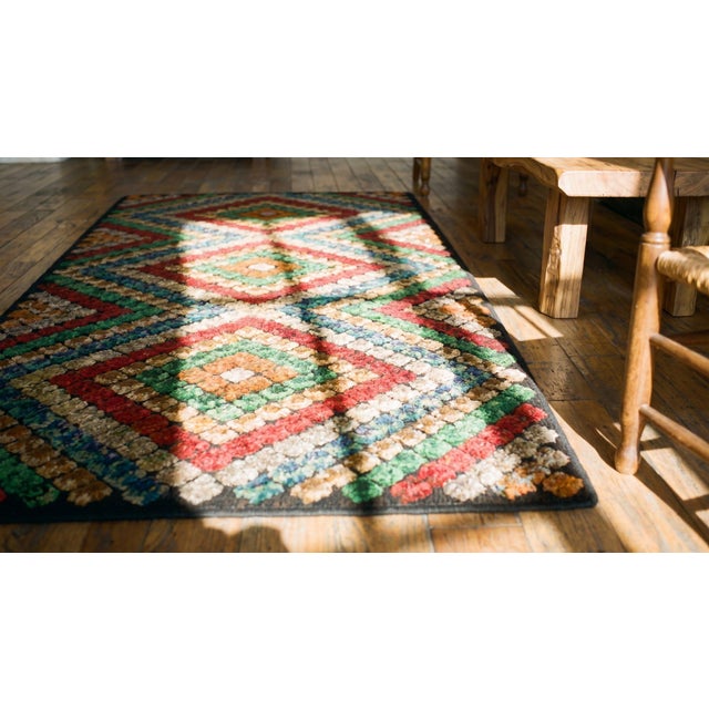 Early 20th Century 1930s Multicolor Geometric Folk Art Antique American Hooked Rug 2'8"x 5'4" Wool Carpet For Sale - Image 5 of 7
