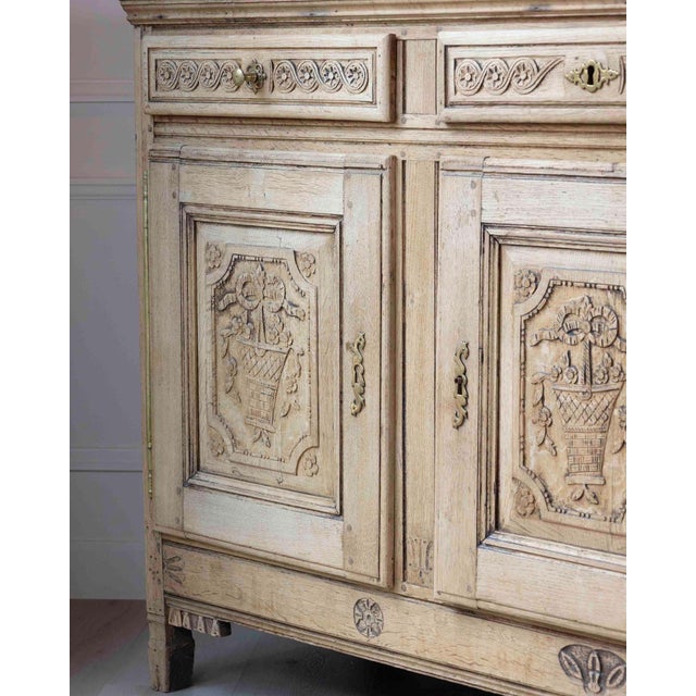 Italian 18th Century Walnut Center Table with Carved Pedestal Base For Sale - Image 11 of 13