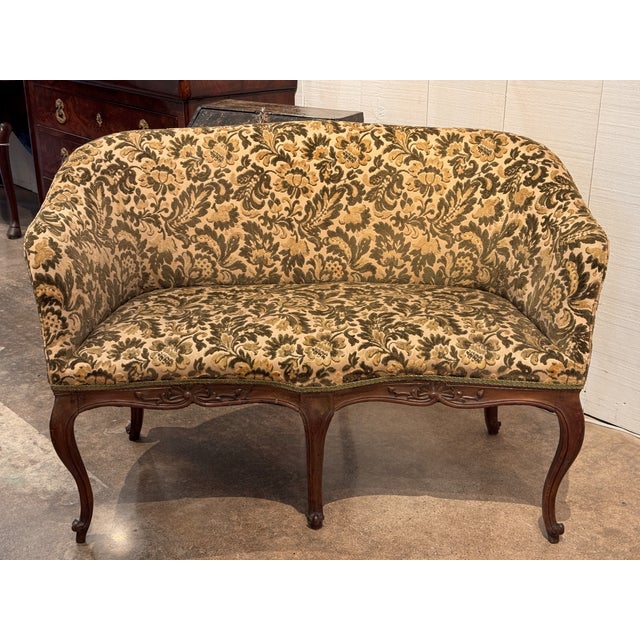 French 1920s Pair of French Louis XV Style Canapé Settees For Sale - Image 3 of 10