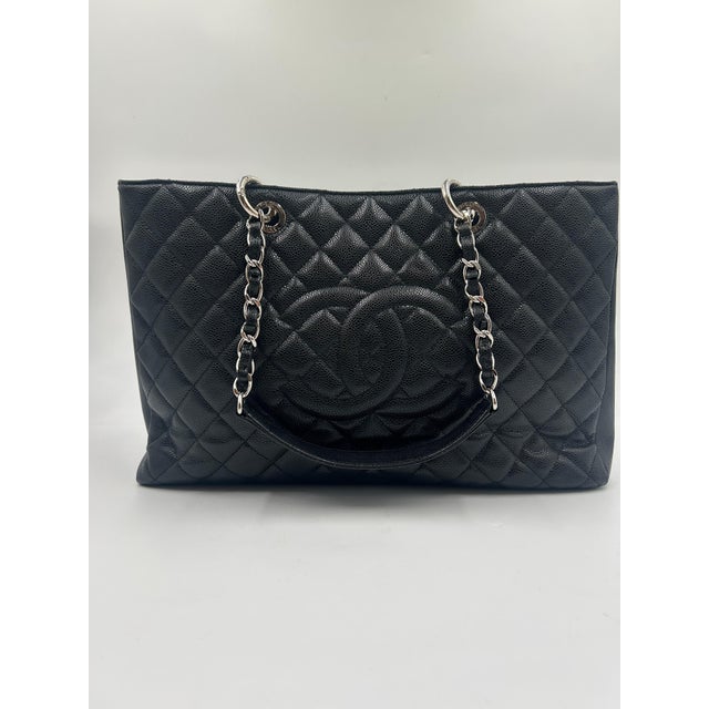 Chanel Black Quilted Leather Tote Bag For Sale In New York - Image 6 of 12