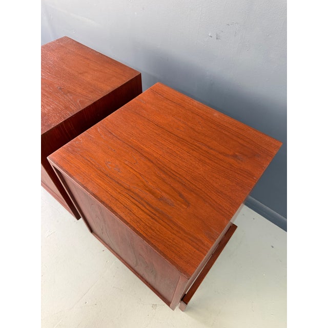 1960s Pair of William Watting Teak Nightstands With Drawer and Open Shelf, Attributed For Sale - Image 13 of 17