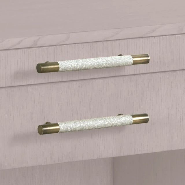 This is a made to order item with a 8-10 week lead time. The color is Benjamin Moore Elephant Gray. A rectangular top...