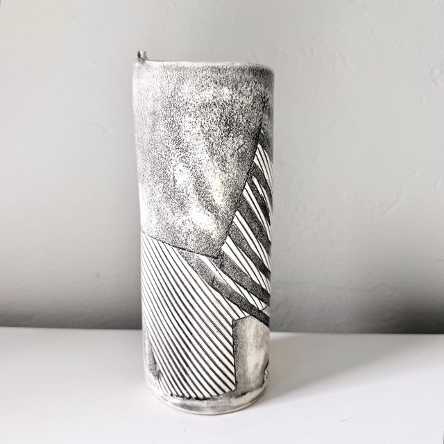 Ash Works Pottery Vase 1990 Anne Schiesel-Harris Black White Ceramic Cylinder For Sale - Image 4 of 5