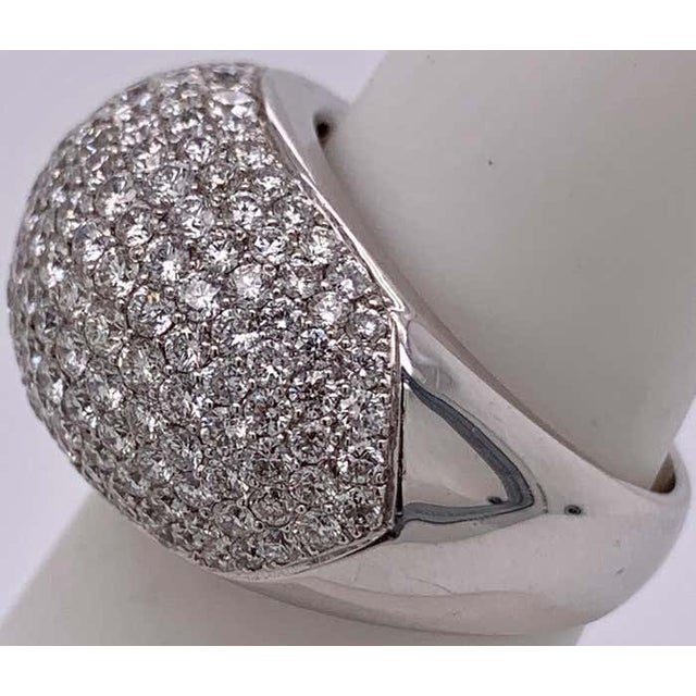 Modern Unisex White Gold 18 Karat 10 Carat Diamond Cluster Ring 10.7 Grams For Sale - Image 3 of 12