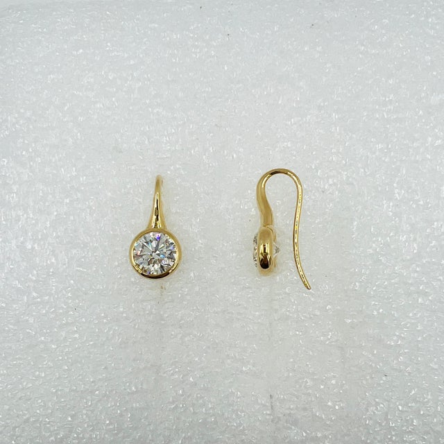 2020s Gia 2 Carat Each White Round Diamond Dangle Bezel Earrings in 18k Yellow Gold, A Pair For Sale - Image 5 of 7